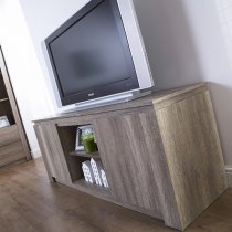 Caister Wooden LCD TV Stand In Oak With 2 Doors